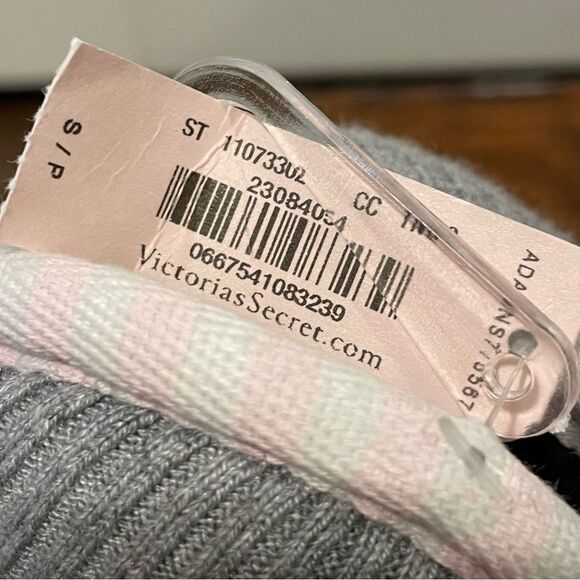 NWT Victoria’s Secret Ribbed Knit Closed Toe Slippers Gray and Pink Size Small - Picture 4 of 5